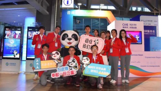 他們還是首次見(jiàn)滑環(huán)電機(jī)到凌晨的大學(xué)校園