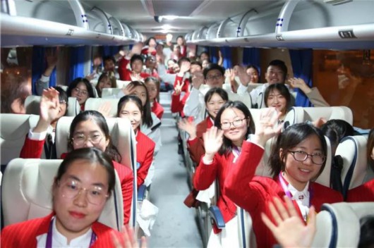 他們還是首次見(jiàn)滑環(huán)電機(jī)到凌晨的大學(xué)校園