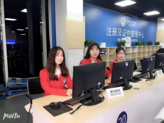 他們還是首次見(jiàn)滑環(huán)電機(jī)到凌晨的大學(xué)校園